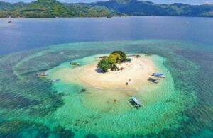 Lombok Best Travel Agent - Custom travel itinerary planner for Lombok vacations, including options for Gili islands hopping, beach trips, and cultural tours.