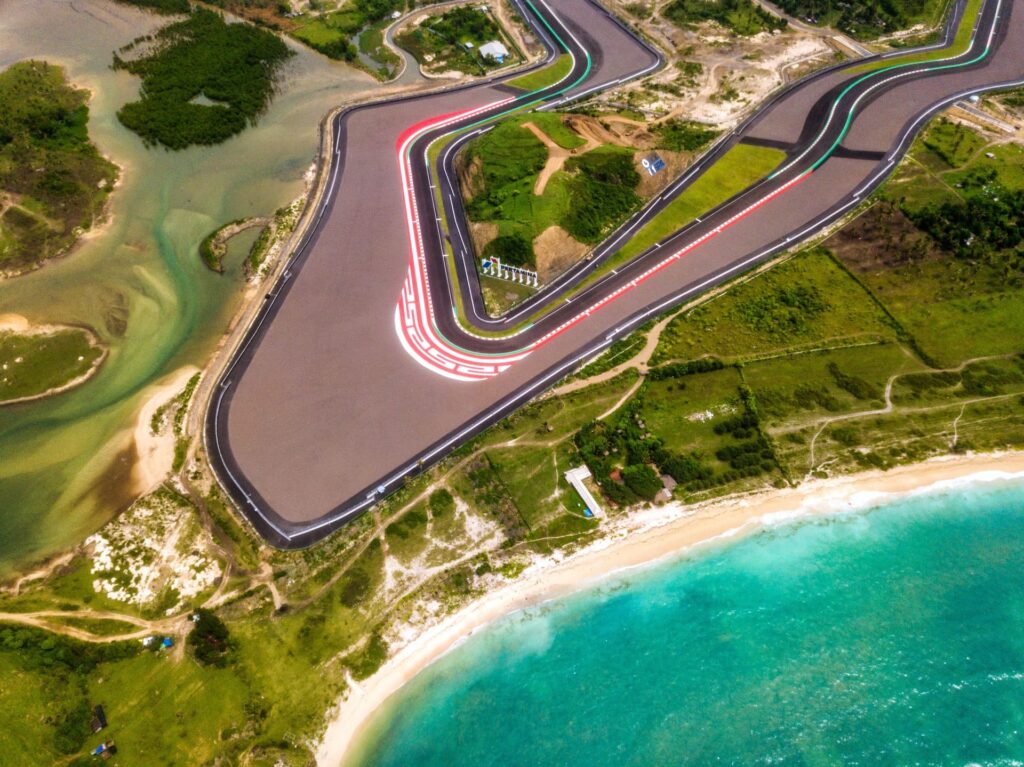 Lombok Best Travel Agent - Custom travel itinerary planner for Lombok vacations, including options for Gili islands hopping, beach trips, and cultural tours.