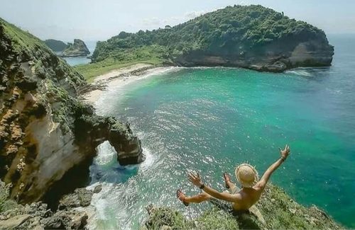 Lombok Best Travel Agent - Custom travel itinerary planner for Lombok vacations, including options for Gili islands hopping, beach trips, and cultural tours.