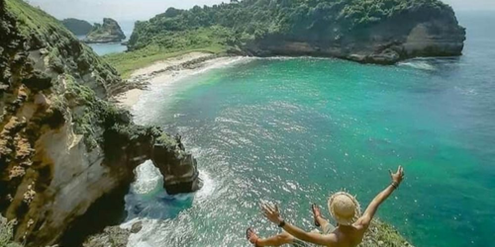 Lombok Best Travel Agent - Custom travel itinerary planner for Lombok vacations, including options for Gili islands hopping, beach trips, and cultural tours.