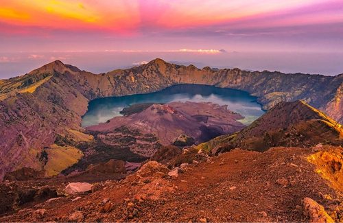 Lombok Best Travel Agent - Custom travel itinerary planner for Lombok vacations, including options for Gili islands hopping, beach trips, and cultural tours.