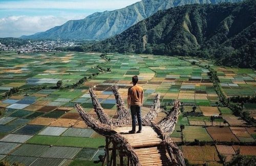 Lombok Best Travel Agent - Custom travel itinerary planner for Lombok vacations, including options for Gili islands hopping, beach trips, and cultural tours.