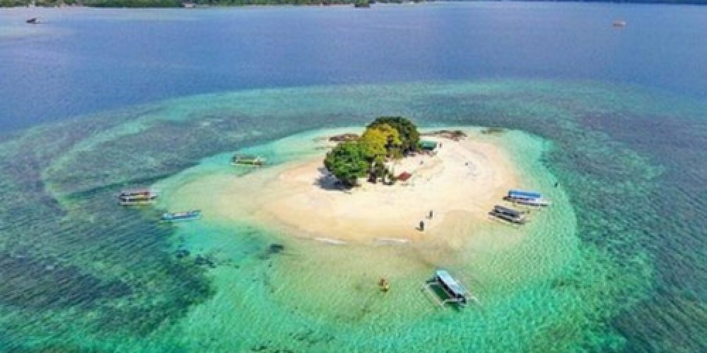 Lombok Best Travel Agent - Custom travel itinerary planner for Lombok vacations, including options for Gili islands hopping, beach trips, and cultural tours.
